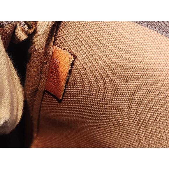 Louis Vuitton Monogram Pochette Accessoires AR0030 Shoulder Bag with Chain - Picture 14 of 15